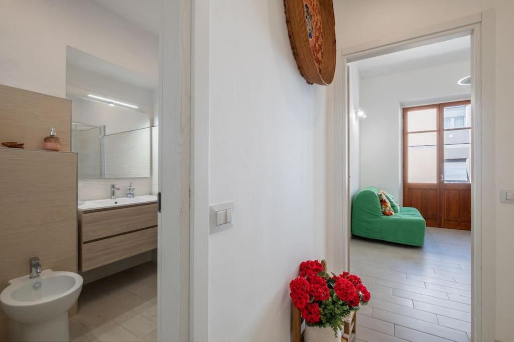 Casa Ofride -Centro-Poetto 10 Min-Wi-Fi-Netflix Apartment Cagliari Exterior photo